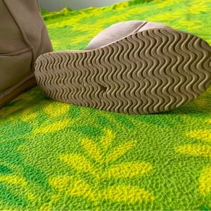 Ugg like white faux sheepskin boots, women sz 8